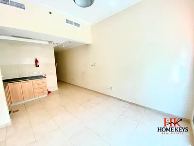 استوديو | التبريد مجاني | شاغر | على بُعد 8 دقائق مشياً من محطة المترو | جاهز للسكن فوراً