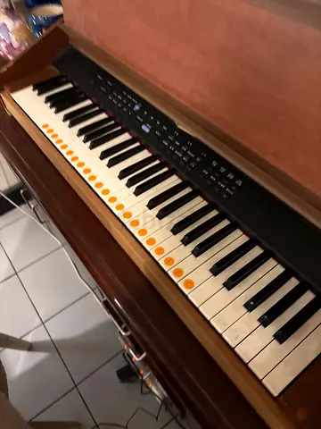 Music keyboard