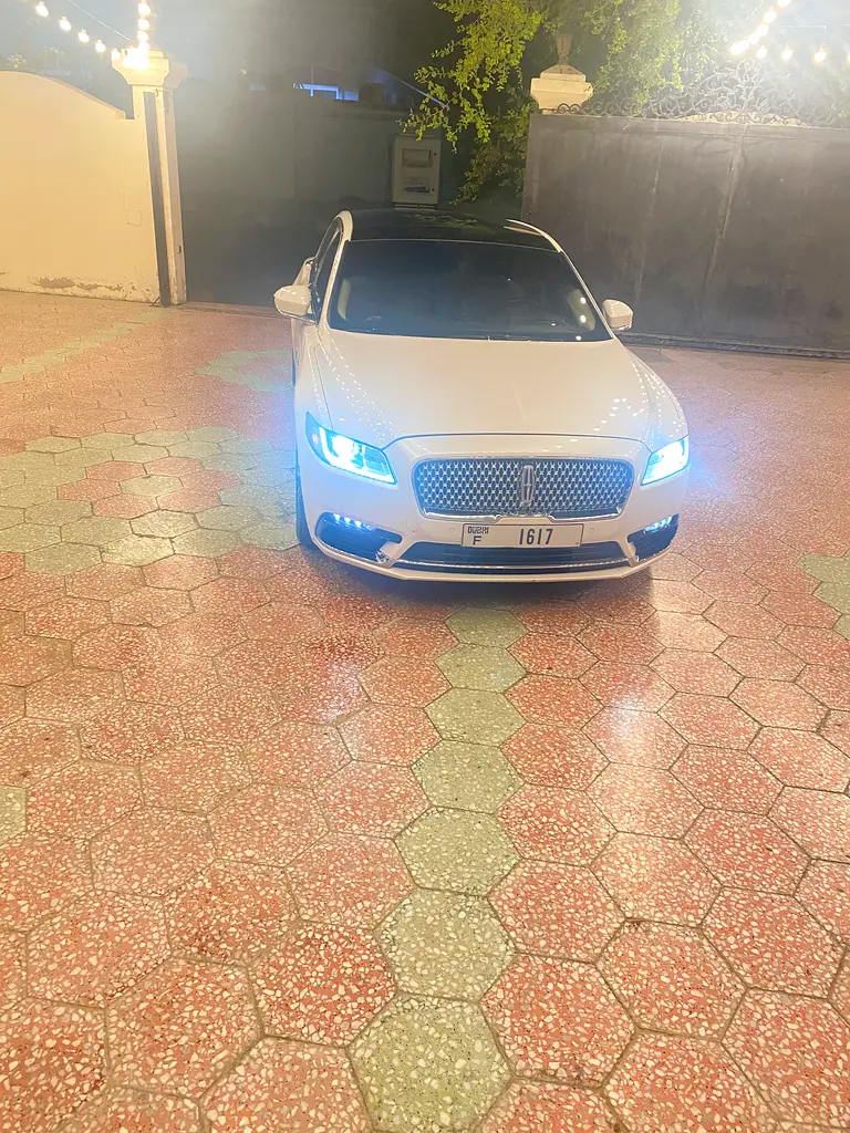 Lincoln Continental 2018 — photo 1 of 20