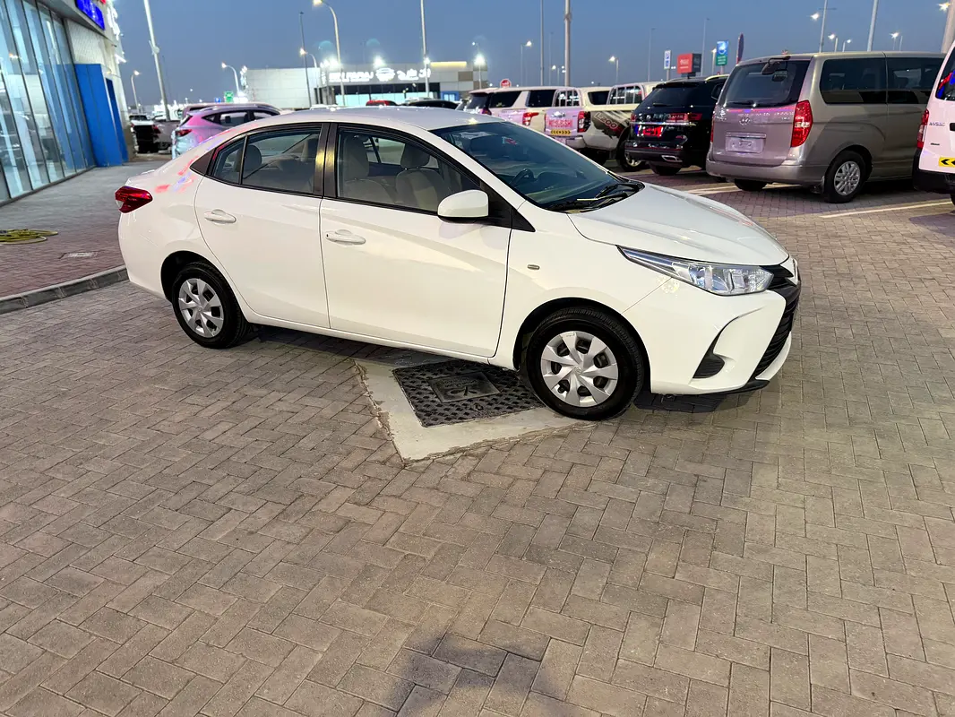 Toyota Yaris 2021 — photo 1 of 7