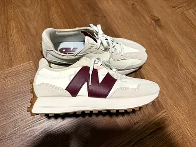New Balance 327 Shoes