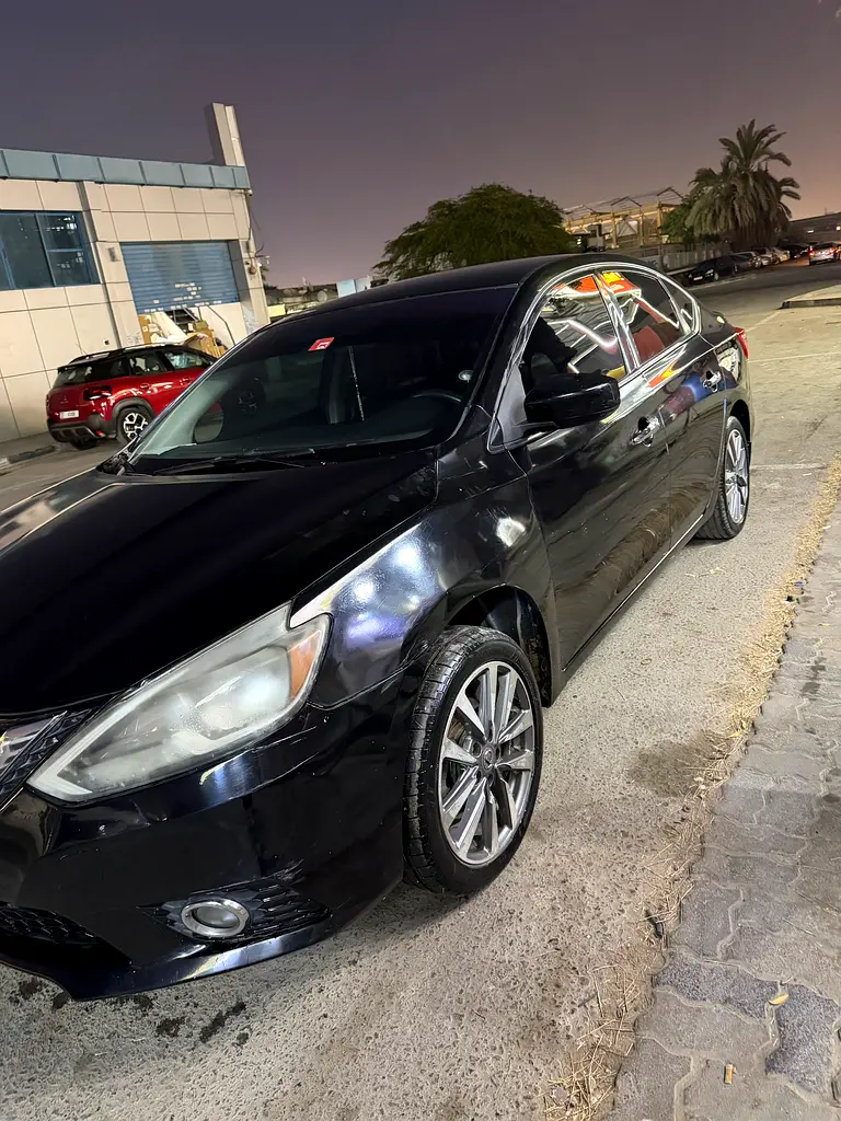 Nissan Sentra 2017 — photo 1 of 6