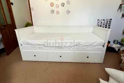 Ikea hamnes day bed with 2 mattress and 3 store Drawer underneath is