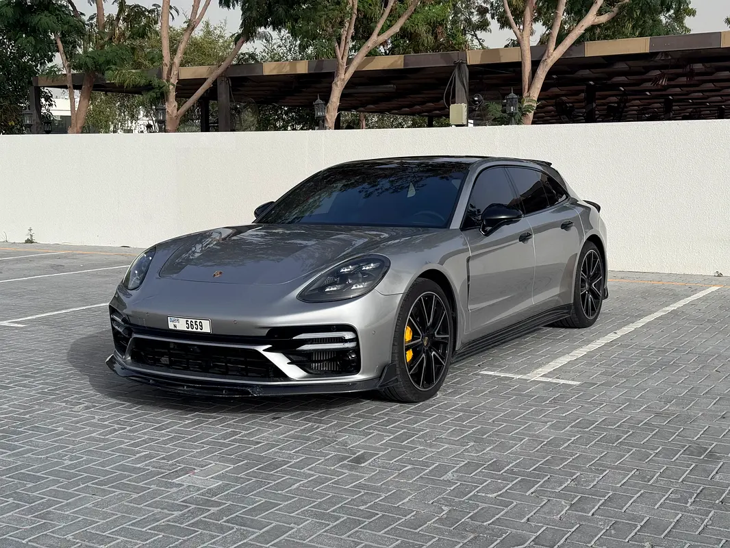 Porsche Panamera 2018 — photo 1 of 9