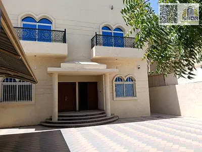 Ready-to-move-in villa with electricity, water, and air conditioning / in a very prime location / f