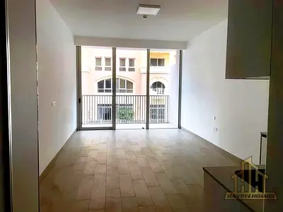 SUN-DRENCHED | COZY LIVING | WITH BALCONY