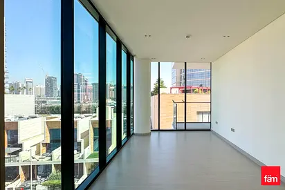 Corner Unite | Vacant | Specious Layout