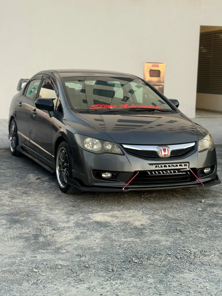 Honda Civic 2011 — photo 1 of 6