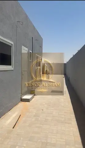 للايجار حوطه في منطقة الصجعة S موقع ممتاز على شارع عام 55 متر  مساحة الارض : 10,000 قدم  مبني فيها مكتب وغرفة وحمام  بناء جديد الأرضية انترلوك بالكامل  موعد توصيل الكهرباء خلال الاشهر قادمة  قوة كهربا