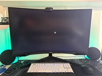 Samsung 32-inch Curved Monitor 2K @ 144HZ. Perfect for multi tasking and gaming