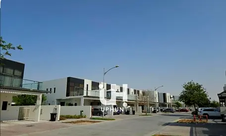 SPECIOUS LAYOUT XU4BB/SINGLE ROW /ON PRIME LOCATION/GOOD FOR LIVING AND FOR INVESTMENT/UNIT IS BELOW THE MARKET