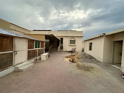 🔥🔥 HOT COMMERCIAL DEAL IN AL RAWDA 1 🔥🔥 Golden opportunity for commercial rent – Ground floor unit in a **prime strategic location (directly oppo