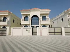 For sale in Al-Haliyo 2 area: a villa with five master bedrooms, a majlis, two living rooms, and a m