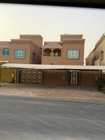 فيلا سكني استثماري مساحة الارض 5000 تقريبا ومساحة البناء 4500 المويهات 1 ( المنتزي 1)بالقرب من