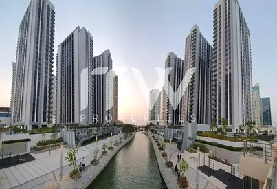 Elegant 1BR | Canal & Community View | Vacant