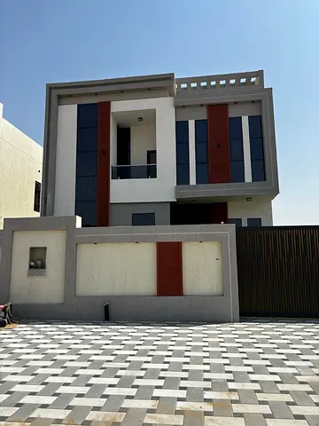 🏡 For sale, a villa in Al Helio 2, Ajman, consisting of 4 master bedrooms, a majlis, and a hall, including registration fees.