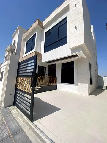 موقع مميز لارقي فيلا للبيع 6 غرف ماستر مع بلكونات وتشطيب فاخر بسعر 1.9 مليون شامل الرسوم