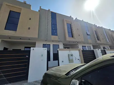 🏡 Villa for rent in Al-Haliyo 1 | 4 master bedrooms + living room + hall + maid's room + roof | 90,000 (negotiable)