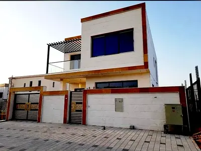 For sale, a luxurious villa in Al Yasmeen, Ajman, 5 master bedrooms, a living room, a hall, and a maid's room - at a special price, located in a strat