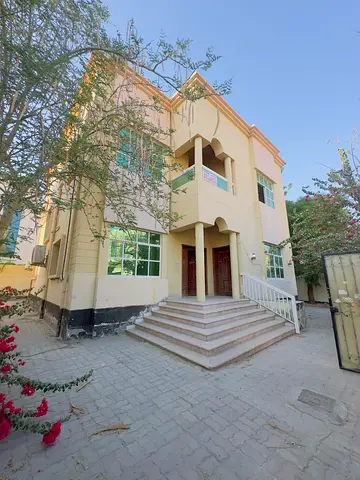 🏡 فيلا 5 غرف للإيجار في المويهات 3 – عجمان | تشطيب ممتاز وجاهزة للسكن