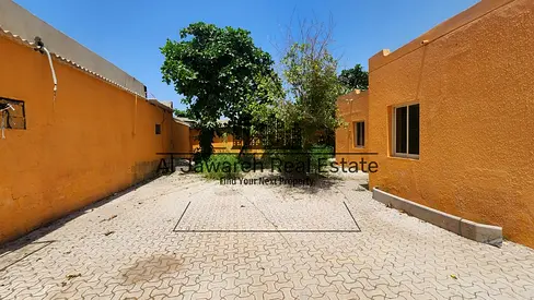 Fully renovated single-story villa for sale in a convenient location in Umm Al Quwain.