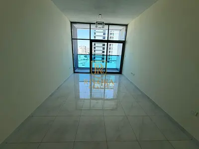 شقة غرفتين وصالة مع غرفة غسيل ملابس أمام محطة المترو
