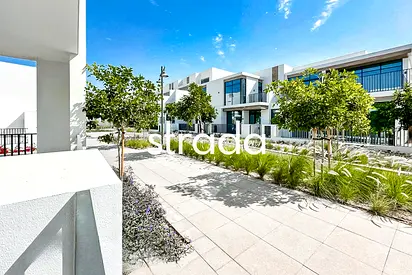 SINGLE ROW | LANDSCAPED GARDEN | BEST PRICED