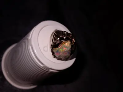 Men ring older opal