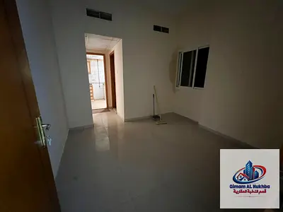 أجمل غرفة وصالة في المجرة مع بلكونة وخزائن حائط وتكييف وغاز مركزي قريب من الولو والمبارك سنتر وماركت اليوم الجديد