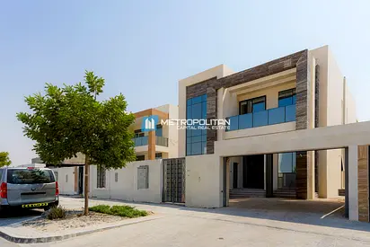 Single Row 8BR+M | Near To Amenities | Vacant Unit