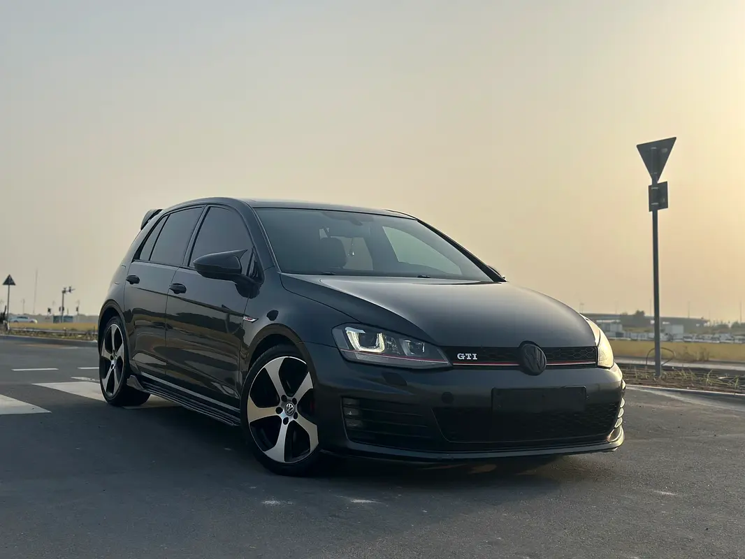 Volkswagen Golf 2015 — photo 1 of 19