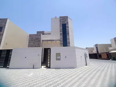 For sale: Corner villa in Al Helio 2, Ajman, consisting of 4 master bedrooms, a majlis, a living room, a spacious kitchen, and a maid's room.