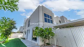 Bright  Spacious | Modern | Corner Unit