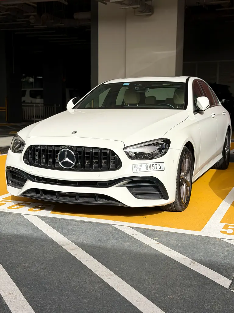 Mercedes-Benz E-Class 2023 — photo 1 of 12