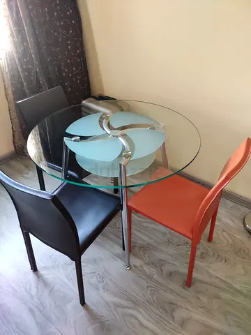 Glass round dining table from ikea_perfect condition