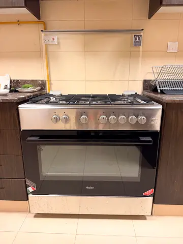 Gas Cooker with Oven – Excellent Condition