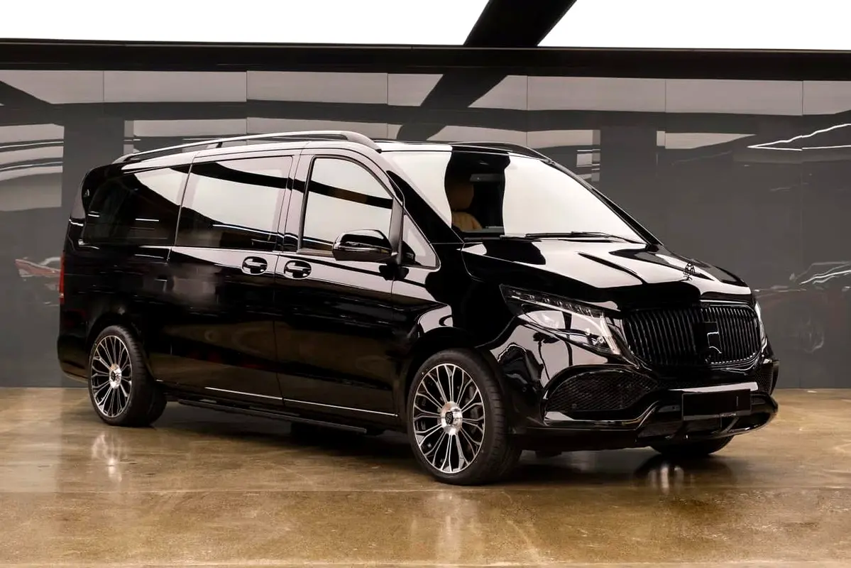 Mercedes-Benz V-Class 2025 — photo 1 of 11