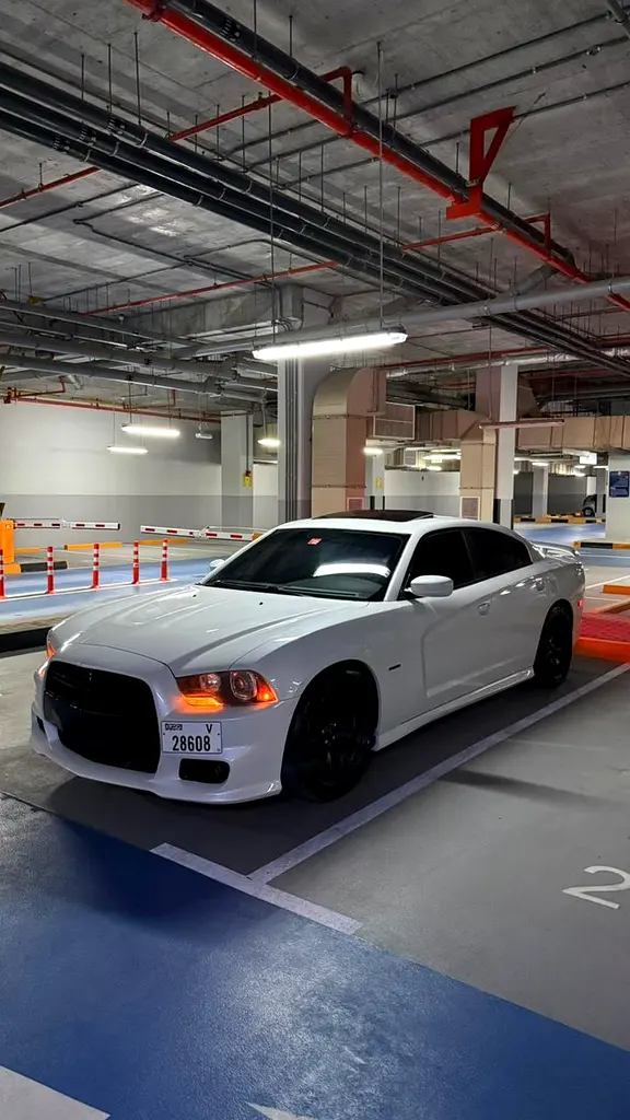 Dodge Charger 2013 — photo 1 of 10