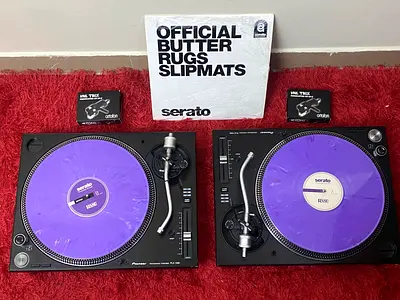 PIONEER PLX 1000 TURNTABLE (VERY GOOD CONDITION) WITH OFFICIAL SERATO SLIP MATS  BRAND NEW NEEDLES
