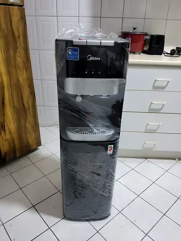 Bottom load water dispenser