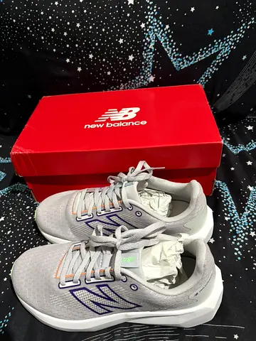 Light Grey New Balance Sneakers - Like New, Size (check label)