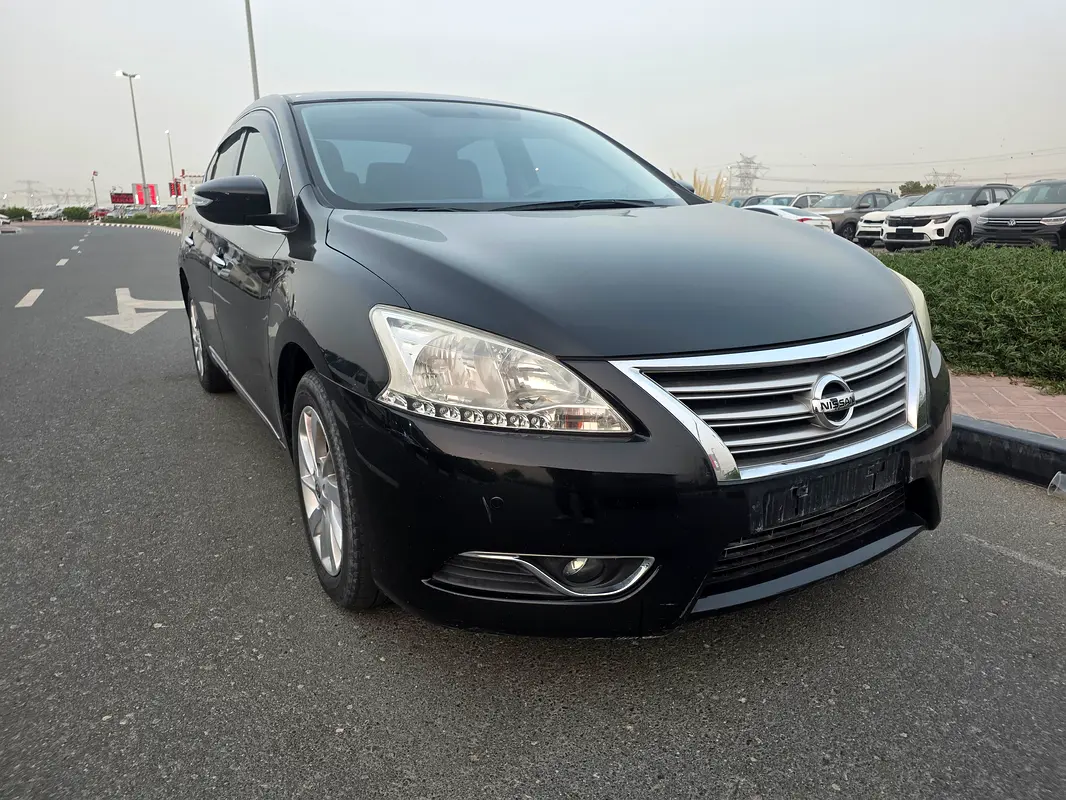 Nissan Sentra 2014 — photo 1 of 9