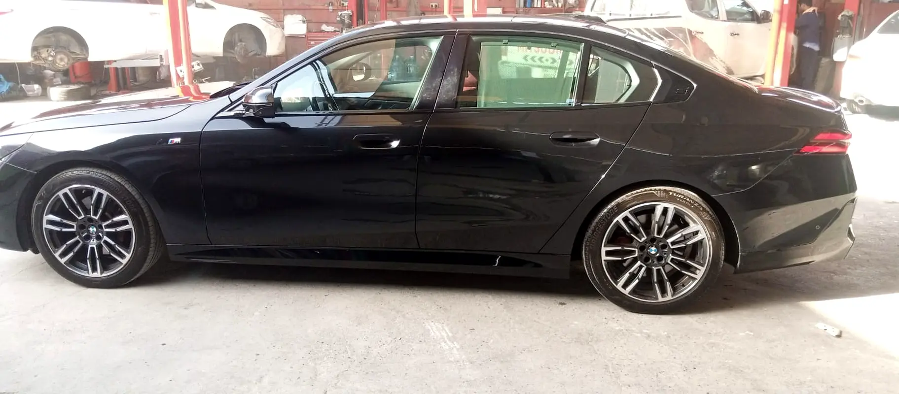 BMW 5-Series 2024 — photo 1 of 4