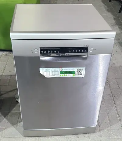 Bosch series 4 dishwasher 3rick latest model with WiFi system same like new condition