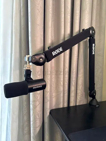 Rode PSA1+ Professional Studio Boom/Arm with Shure MV6 Mic (mounted)
