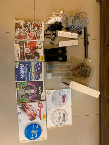 Nintendo Wii console bundle with 2 remotes, nunchucks, sensor bar and 8 games