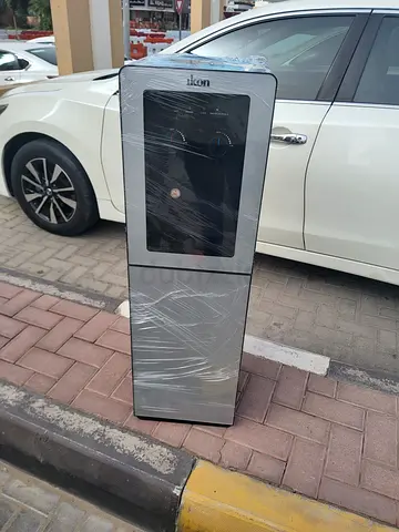 Bottom load water dispenser