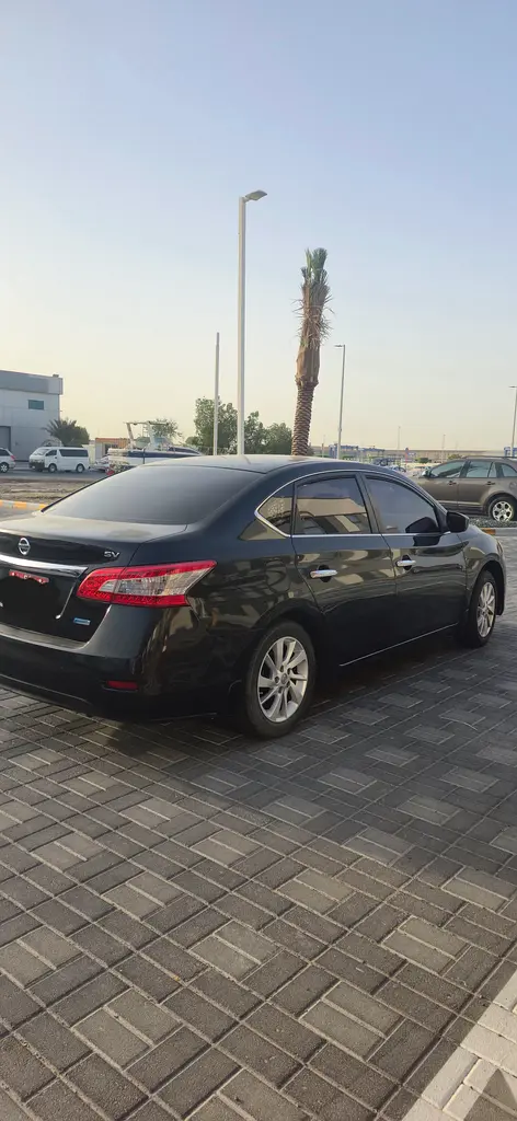 Nissan Sentra 2013 — photo 1 of 5