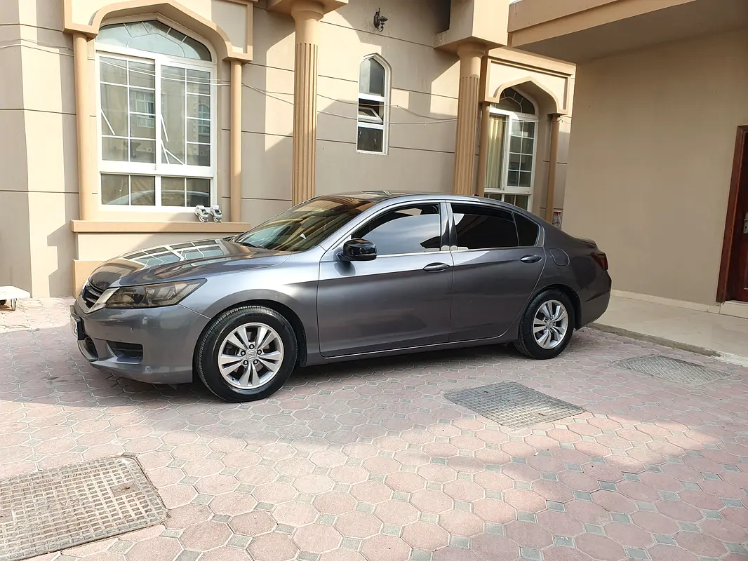 Honda Accord 2013 — photo 1 of 10