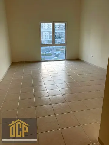 UNFURNISHED!READY TO MOVE! 50MTR BY WALK TO METRO